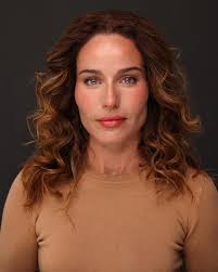 Headshot🖤 📸: @biancatorressuriel