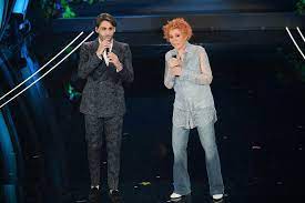Ornella vanoni avrebbe dovuto essere una delle poche artiste artista donna ad esibirsi in questa estate 2020. Sanremo 2020 Tutti I Piedi Per Ornella Vanoni Che Duetta Con Alberto Urso La Repubblica