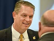 Wiedmer: Dan Earl has coaching skills to win the Mocs both games and  championships