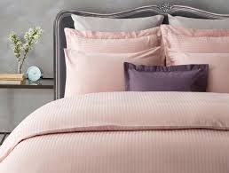 Hassas kişiler için önerilen saten kumaşın yanında alternatif sunan bambu ve pamuklu çift kişilik nevresim takımı rahat bir uyku çekmeni sağlıyor. Cizgili Saten Tek Kisilik Nevresim Takimi Pudra Madame Coco