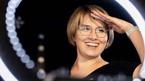 Anna Sass's Instagram, Twitter & Facebook