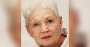 Jerri Simmons's Instagram, Twitter & Facebook