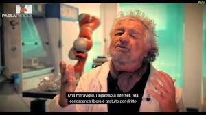 Dal 10 febbraio su netflix è disponibile lo spettacolo di beppe grillo grillo vs grillo qui nella sua veste originaria di stand up comedian. Grillology Beppone Travestito Da Vecchio Vi Fa Vedere Il Mondo Del 2042 Anno Xxv Dell Era 5stell Politica