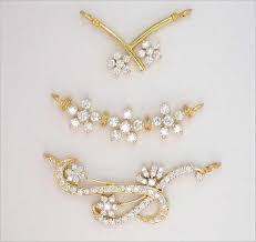 Black And Gold Jewelry Stand Gold Jewelry Stand Goldjewelryorganizer Goldjewelleryunique Gold Pendant Jewelry Black Beaded Jewelry Diamond Mangalsutra