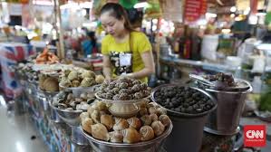 Soalnya, di vietnam sana, ada dua varian rasa coca cola yang tidak bisa kamu temukan di mana pun. Memanjakan Mata Dan Lidah Di Pasar Ben Thanh Saigon