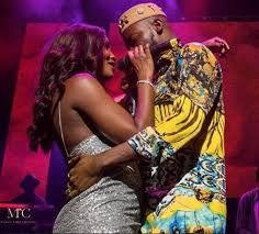 Wer erfolgreich geld anlegen will, muss sich auf die qualität des emittenten verlassen. Adekunle Gold And Simi S Wedding Video Emerges Online