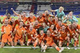 Onvermijdelijk dacht ik terug naar donderdag 2 juli 2015, de vroege. 130 Ideeen Over Oranje Leeuwinnen Voetbalvrouwen Vrouwenvoetbal Voetbal