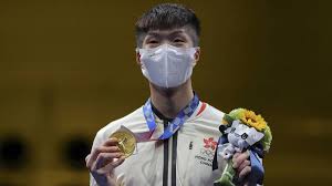 金牌娛樂，全稱「金牌娛樂事業有限公司」，是香港一間主要的唱片公司，為世界四大唱片公司之一的emi在香港的子公司。 由 黃柏高 於2003年創辦，而 鄭東漢 則同時參與金牌娛樂的創辦。 Kww Ehgmrvojam