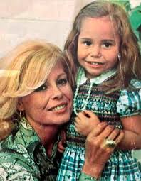 Lara Dibildos escribe una carta de agradecimiento tras la muerte de su  madre: "Han sido días muy difíciles"