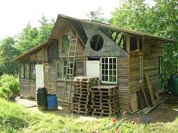 Essentiellement issu de la gamme potain, le matériel est rigoureusement entretenu et contrôlé pour une sécurité et une performance optimales sur les. La Cabane Palette Utile Et Facile A Realiser Partout Ou L Idee D Une Cabane Se Fait Sentir Gco Non Merci