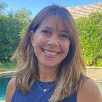 Lori Bench's Instagram, Twitter & Facebook