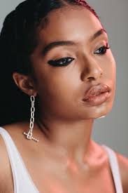Yara Shahidi Wears The Coolest Makeup Looks Of The Year Cool Makeup Looks Womens Makeup Best Makeup Products