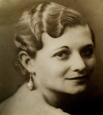 The Dudley Dynasty of Beach Queens