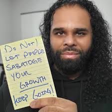 Lara Walden's Instagram, Twitter & Facebook