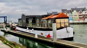 Deauville La Peniche Est De Retour A Bon Port Trouville Deauville Maville Com