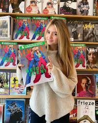 The model's daughter leni shared on instagram that she couldn't dream of a better start to her career. Heidi Klum S Daughter Leni 16 Celebrates Her Vogue Cover Couldn T Wait To Buy One People Com