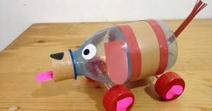 Bom kotak korek api sangat mudah dan cepat dibuat. Cara Mudah Membuat Mainan Mobil Mobilan Untuk Anak Dari Botol Plastik Popmama Com