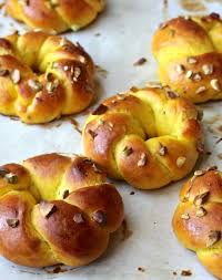 Sfoof Lebanese Turmeric Buns Turmeric Recipes Food Persian Food