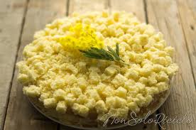 La primavera e' alle porte e per l'occasione, noi del caffeespressoitaliano, proponiamo ai nostri lettori una tanto ghiotta quanto classica ricetta messinese: Il Dessert Classico La Torta Mimosa Scopri Come Si Prepara