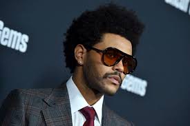 The Weeknd Sparks Plastic Surgery Rumors With Save Your Tears Video Watch The 'can't feel my face' hit maker released his new 'save your tears' music video and in it, one can spot his i think basically it's shots at the grammy and how the only way for him to be recognized by them is to be fake in front of a crowd of fake people.