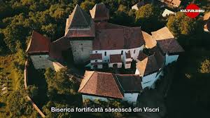 Broșuri cu transilvania și bisericile fortificate erau puse spre vânzare la intrare, dar și poze din timpul ultimelor restaurări. Hotnews Ro Biserica Fortificata Din Viscri Facebook