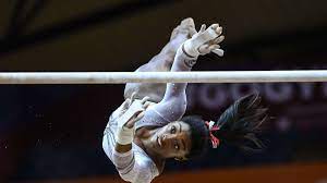 Simone arianne biles (born march 14, 1997) is an american artistic gymnast. Simone Biles Zeigt Neuen Sprung Und Geht In Fuhrung Sport A Z