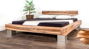 Holzbetten sind somit auch für schwerere menschen gut. Das Balkenbett Aus Schweizer Holz Mit Liebe Zum Detail