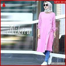 Tunik kini menjadi salah satu fashion item yang kian diminati oleh para hijaber karena desain bajunya yang tak hanya cantik dan feminin, tapi juga nyaman. Rpj262a53 Model Atasan Nikita Cantik Tunik Wanita Desain Blus Model Pakaian Wanita Tunik