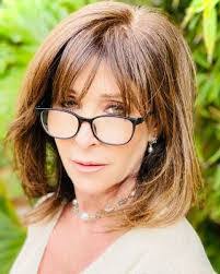 Lisa Lipton's Instagram, Twitter & Facebook