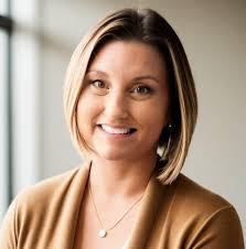 Partying like it's 1895... because that's the last time Magazine Street saw  this much snow! ❄️ This is WILD, y'all—and we're loving every flurry. ☃️  Swipe ⇢ for your snaps of this