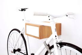 Wer Sein Geliebtes Velo Nicht Den Winter Uber Im Keller Verstecken Mochte Fur Den Bieten Sich Mittlerweile Viele Fahrrad Regal Holzbetten Nachhaltiges Design