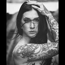 Leah Ingram's Instagram, Twitter & Facebook