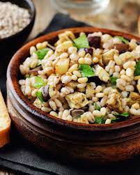 Vediamo 3 ricette facili ed equilibrate da servire sempre calde. Come Si Cucina L Orzo Ecco Qualche Consiglio E Qualche Idea