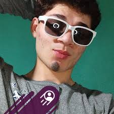 La toalla que necesitas este Verano está en McDonald's! Por Q175 llévate 3  McMenús de 2 piezas de Pollo McCrispy + 1 TOALLA DE PLAYA. Promoción  exclusiva a través del App de