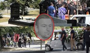 Bio je postavljen ispod vozačevog sjedišta. Foto Sahranjen Strahinja Stojanovic U Tuznoj Povorci I Kolumbijka Sonja Informer