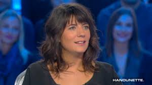 Photo : Raymond Domenech et sa compagne Estelle Denis, à Paris le 2 juillet  2015.