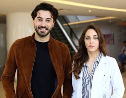 Disney'in dijital içerik platformu disney+ tarafından ekrana taşınan dizi, marvel evreninin en ünlü. Muzik Ve Tv Auf Twitter Gokhan Alkan Ve Oyku Karayel In Basrolunu Paylasacagi Kalpatisi Dizisi Yakinda Show Tv De Basliyor