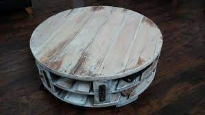 Polish up a beautiful slab of wood, add some retro hairpin legs and voila! Diy Pallet Round Coffee Table