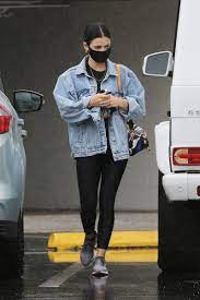 The rainy day outfits not only can help you to get through the cold day but also can be so cute! 10 Practical Rainy Day Outfits To Steal From Celebrities In 2021 Glamour