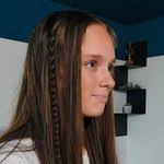 Julia Whetstone's Instagram, Twitter & Facebook