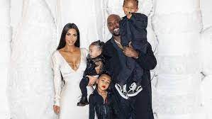 Kim kardashian west has been accused of being tone deaf after spending her 40th birthday on a private island with a large group of family and friends. Kim Kardashian Neuer Namenstrend Name Von Bruder Und Vater Furs Baby Schweizer Illustrierte