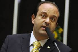 De cidadezinha em Sergipe ao topo do governo do RJ: o supersecretário André  Moura