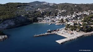 Το ξενοδοχείο atrium, χτισμένο στους πρόποδες του λόφου, 900 μόλις μέτρα από το λιμάνι προσφέρει απέραντη θέα στο αιγαίο και στο θαλάσσιο πάρκο αλοννήσου. Tripinview Port Paththri