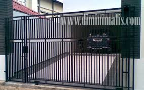 Contoh pintu gerbang minimalis diatas merupakan beberapa model pintu pagar minimalis yang dikumpulkan dari beberapa sumber untuk anda. Model Gerbang Rumah Minimalis Ini 5 Tips Memilihnya