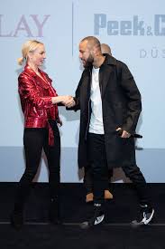 Janin ullmann (born 14 november 1981 as janin reinhardt) is a german television presenter and actress. Neue Details Wie Ernst Ist Es Neymar Und Janin Ullmann Promiflash De