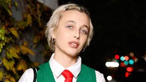 Emma Chamberlain Admitted Her Shopping Hauls Were a Problem & Started a  Decluttering Wave