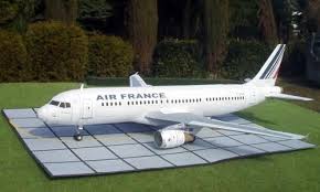 Airbus A320 Passenger Airliner Paper Model By Andrew Maciejczak Paper Airplane Models Paper Models Paper Aircraft