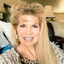 What is the best nail salon in town?