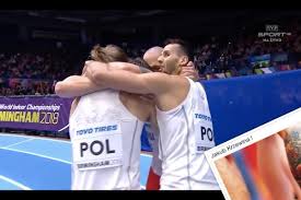 Jakub krzewina, człowiek z tatuażem bóg, honor, ojczyzna na ostatniej prostej zapewnia polsce złoty medal mś w birmingham w sztafecie 4x400m ustanawiając nowy rekord świata w hali. Patriotyczny Tatuaz Zlotego Medalisty Halowych Mistrzostw Swiata Robi Furore W Sieci Foto Wideo Wmeritum Pl