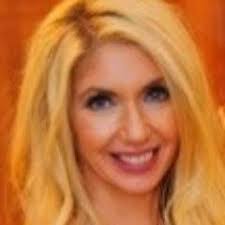 Elle Hamilton's Instagram, Twitter & Facebook